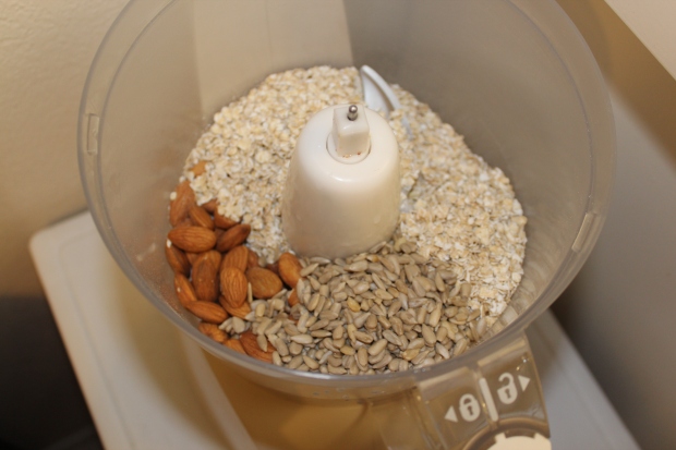 Dry ingredients: Almonds, oats and sunflower seeds
